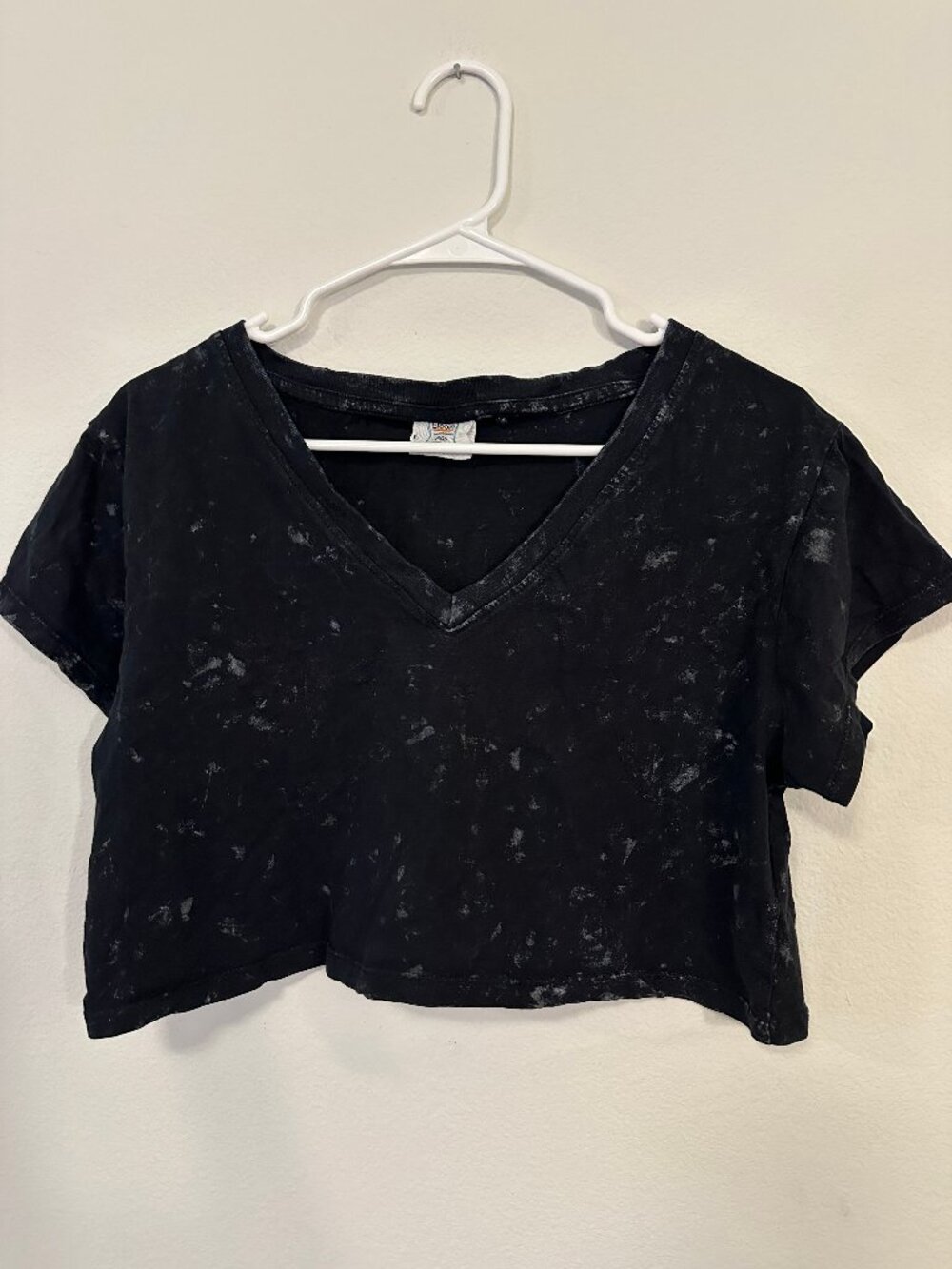 Bloom Pop Black Acid Wash Crop Tee V Neck Short Sleeve Women's Medium